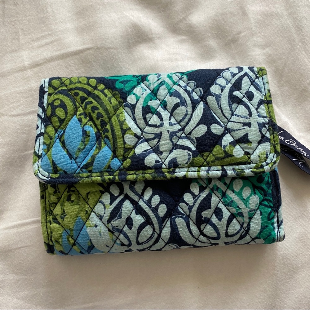 vera bradley green patterned wallet